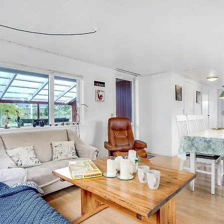 2 Bedroom Beautiful In Feriehus Sæby
