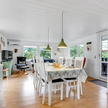 Semesterbostad 2 Bedroom Lovely In *