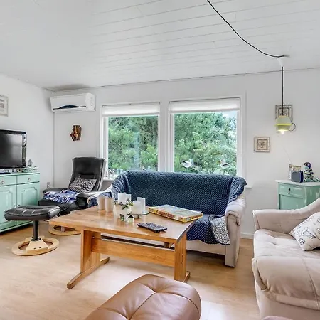2 Bedroom Lovely In Себю