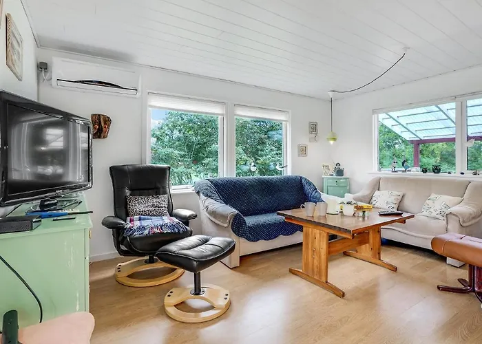 2 Bedroom Lovely In Дом отдыха