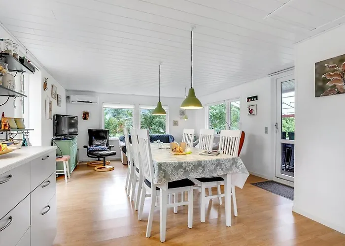 Дом отдыха 2 Bedroom Lovely In *
